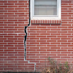 A foundation with a large crack that's wider at the top than on the bottom in Grande Pointe